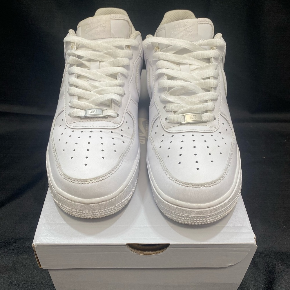 White NIKE Air Force 1